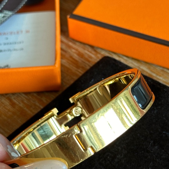(SOLD) Hermes clic H Gold-plated bracelet - Picture 4 of 9
